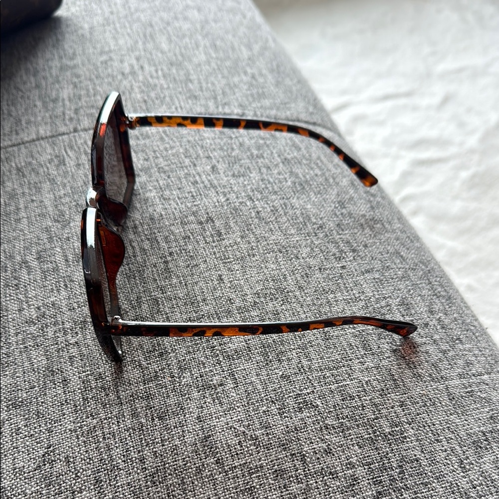 Fashion Nova Brown Geometric Sunglasses - Picture 2 of 3